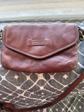 American leather Company Brown Leather Crossbody Bag - Compact Everyday Style